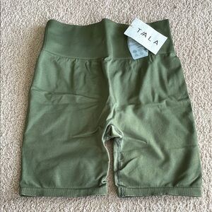 NWT Tala Party Hosta Green Shorts - Four leaf clover